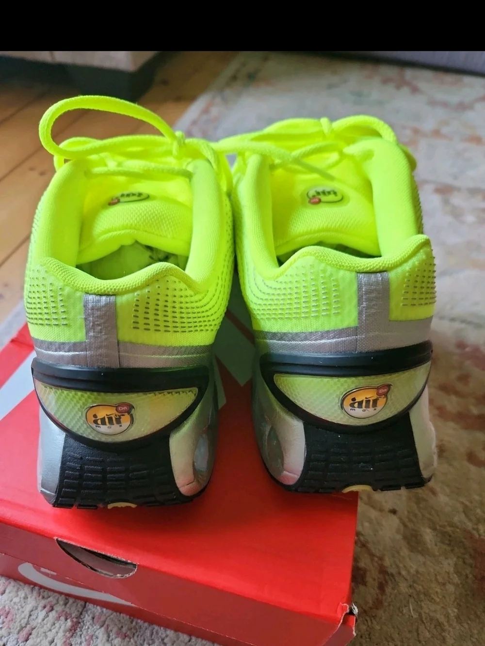 Nike lightweight neon